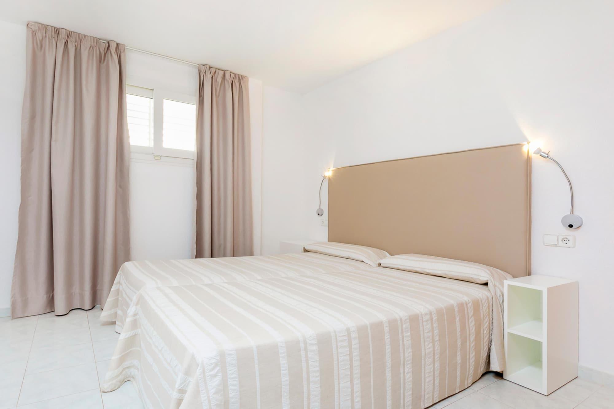 Aparthotel Duquesa Playa Santa Eulària des Riu Kültér fotó